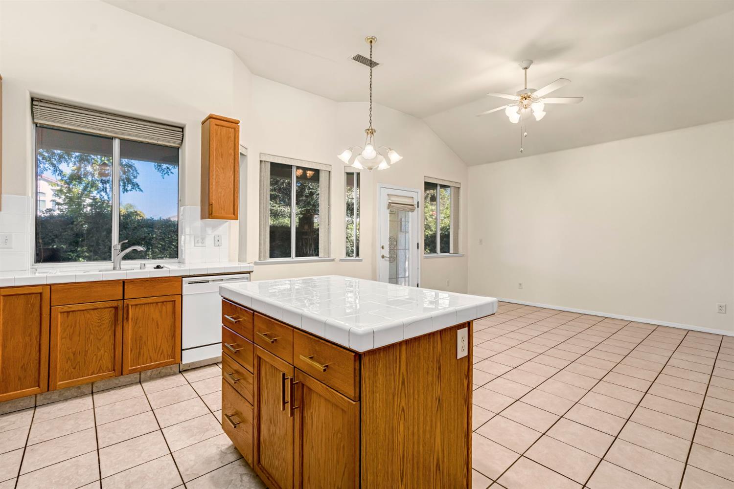 7633 N Hanna Ave, Fresno, CA 93722