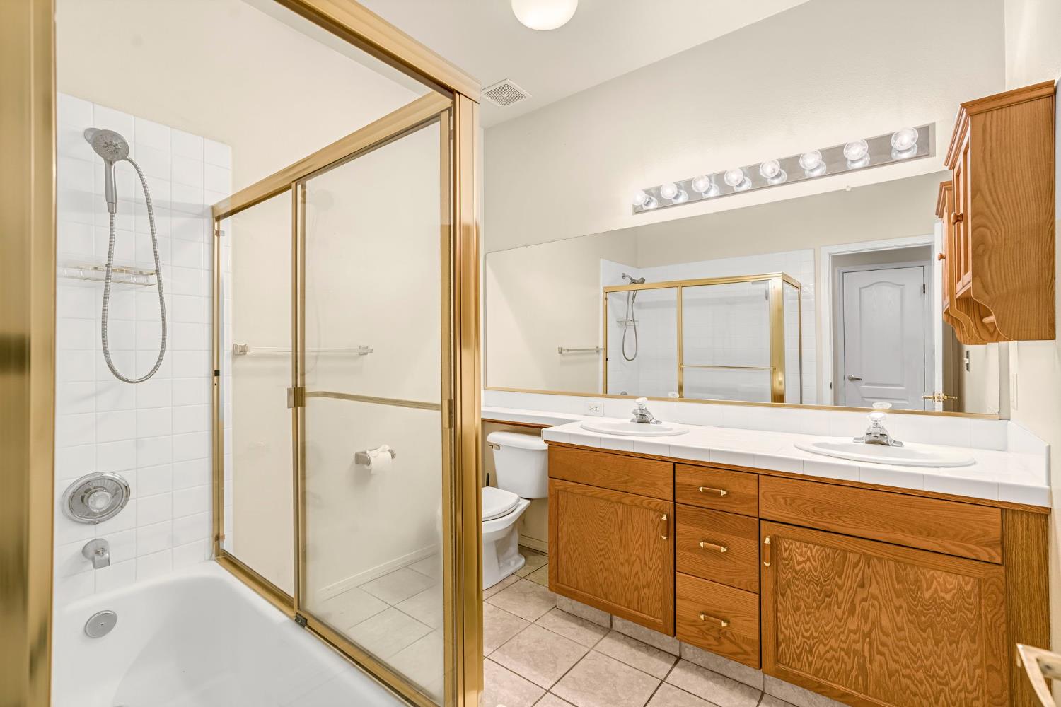 7633 N Hanna Ave, Fresno, CA 93722