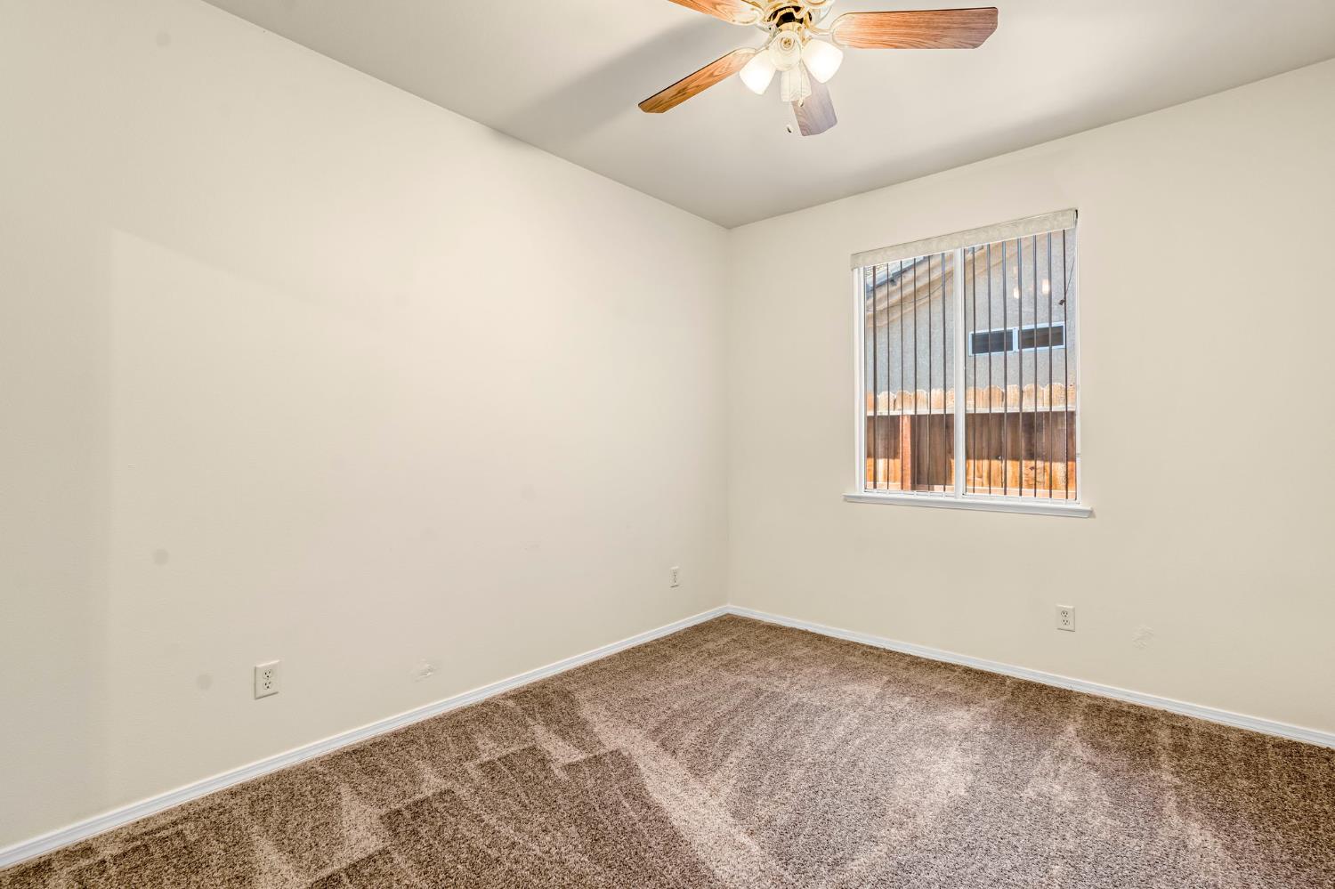 7633 N Hanna Ave, Fresno, CA 93722