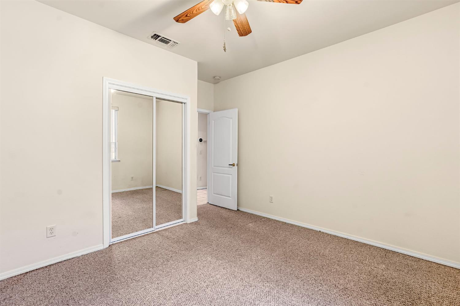 7633 N Hanna Ave, Fresno, CA 93722