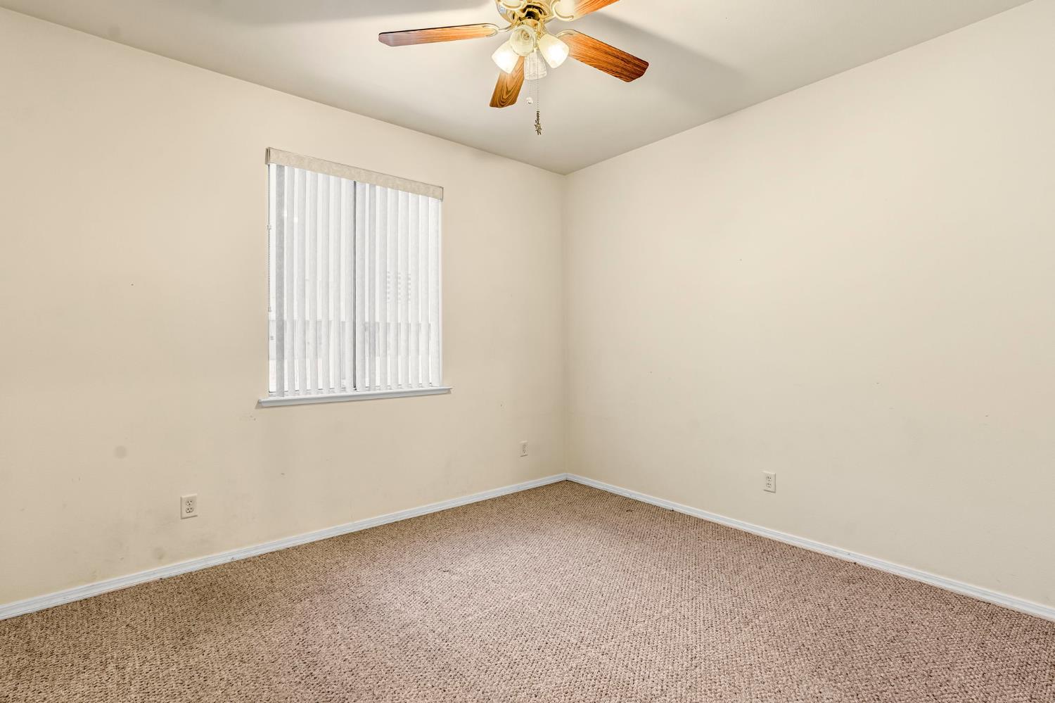 7633 N Hanna Ave, Fresno, CA 93722