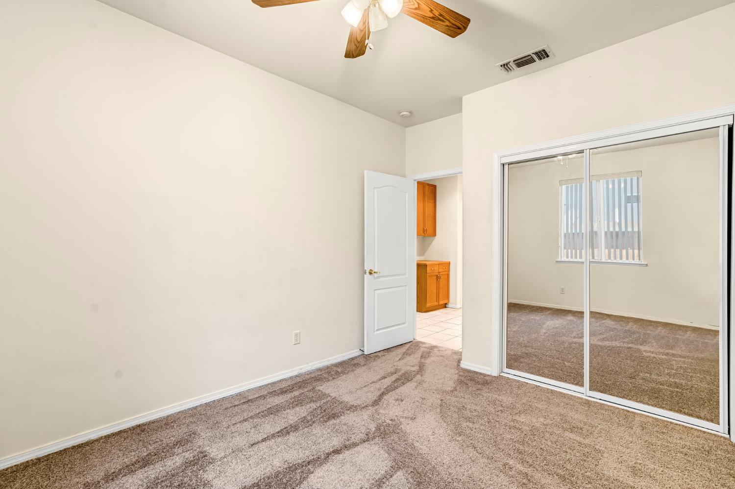 7633 N Hanna Ave, Fresno, CA 93722