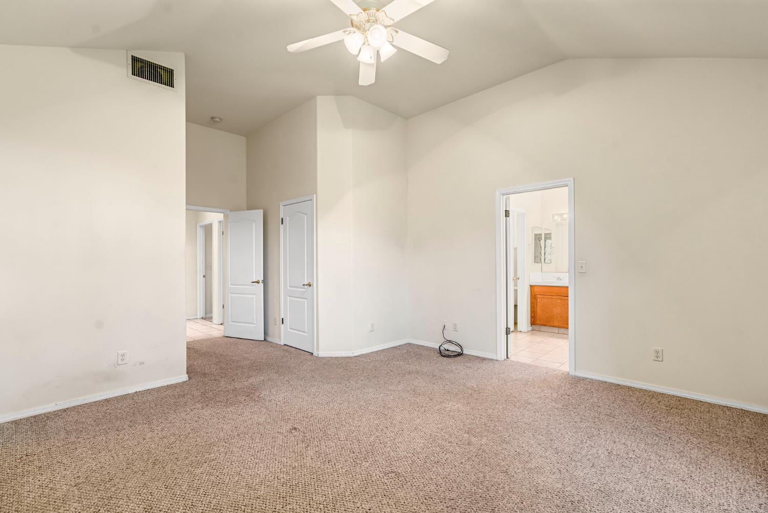 7633 N Hanna Ave, Fresno, CA 93722