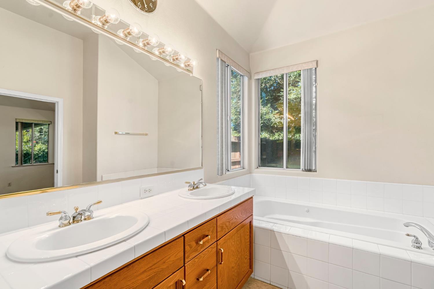 7633 N Hanna Ave, Fresno, CA 93722