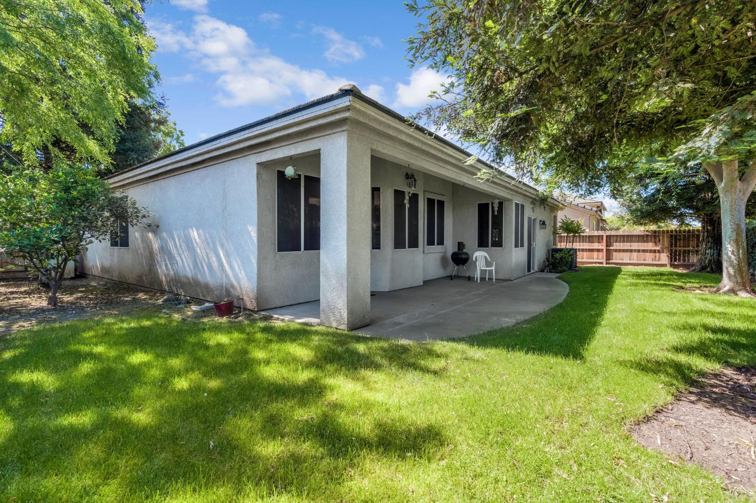 7633 N Hanna Ave, Fresno, CA 93722