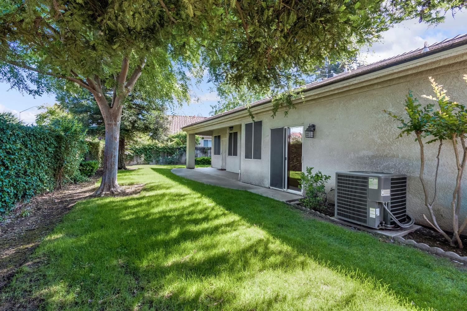 7633 N Hanna Ave, Fresno, CA 93722