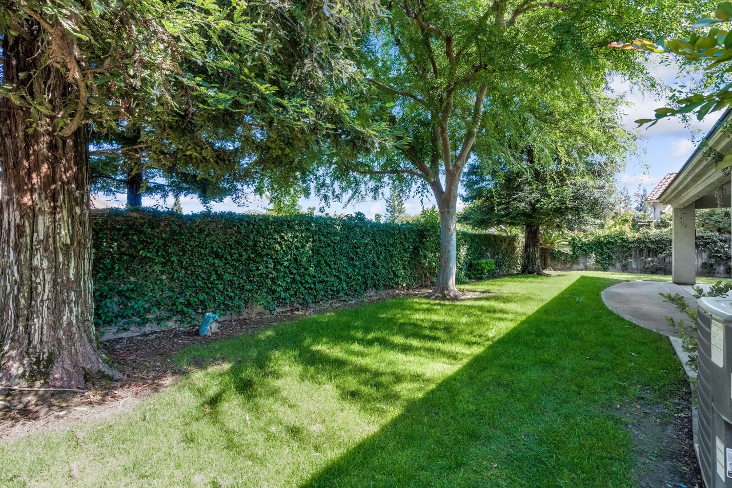 7633 N Hanna Ave, Fresno, CA 93722