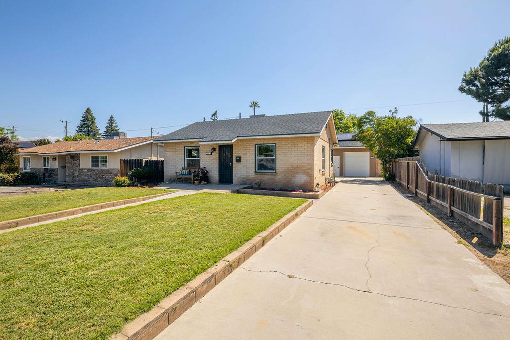 335 Oxford Ave, Clovis, CA 93612