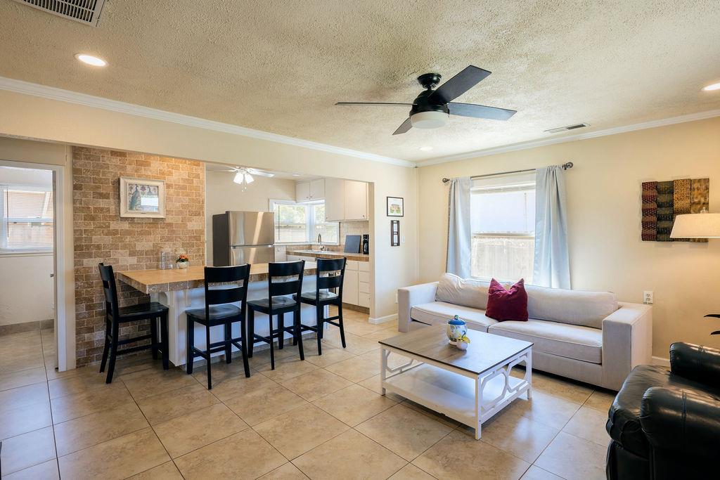 335 Oxford Ave, Clovis, CA 93612