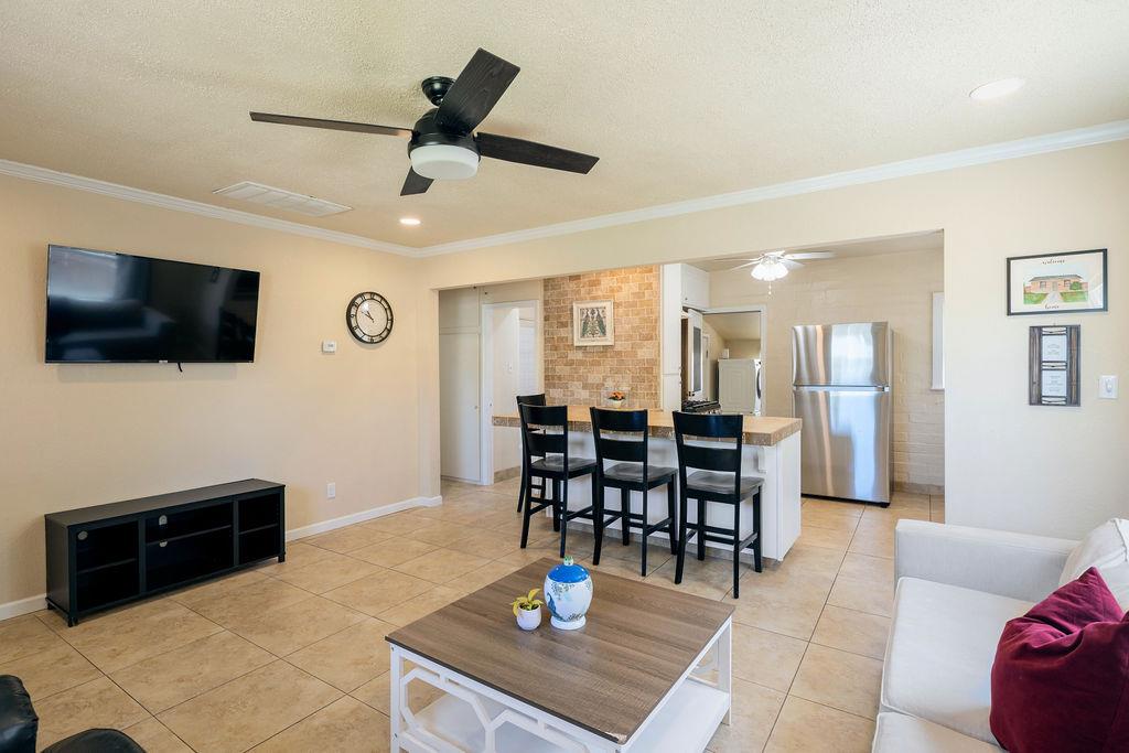 335 Oxford Ave, Clovis, CA 93612