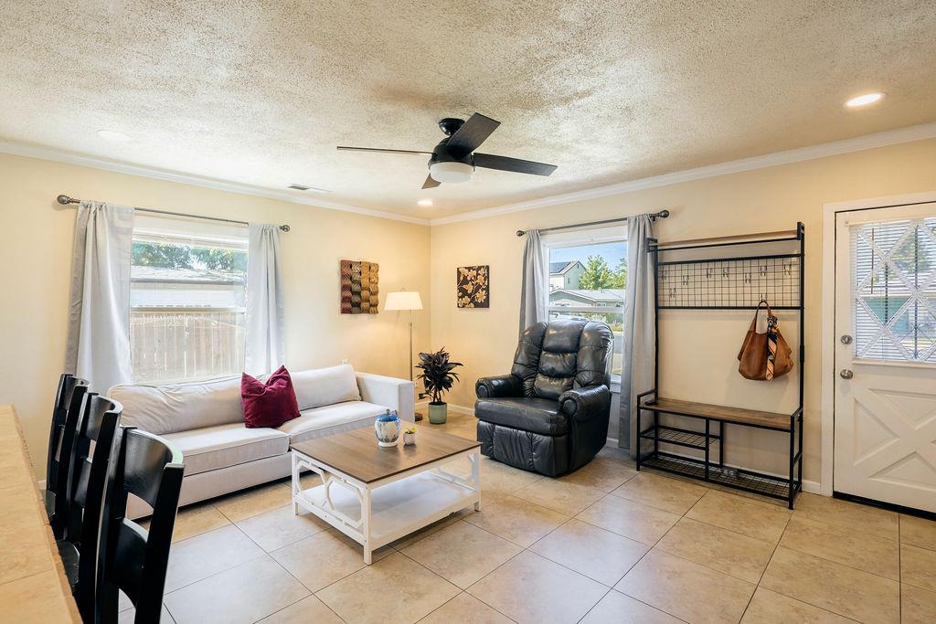 335 Oxford Ave, Clovis, CA 93612