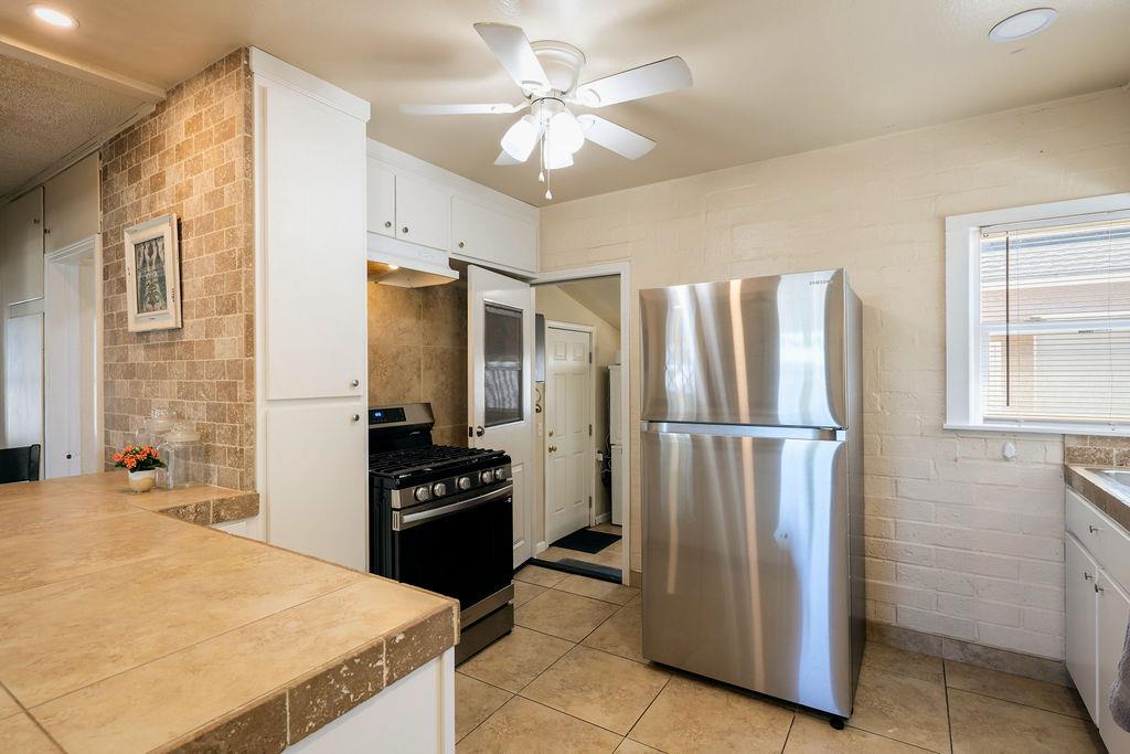 335 Oxford Ave, Clovis, CA 93612
