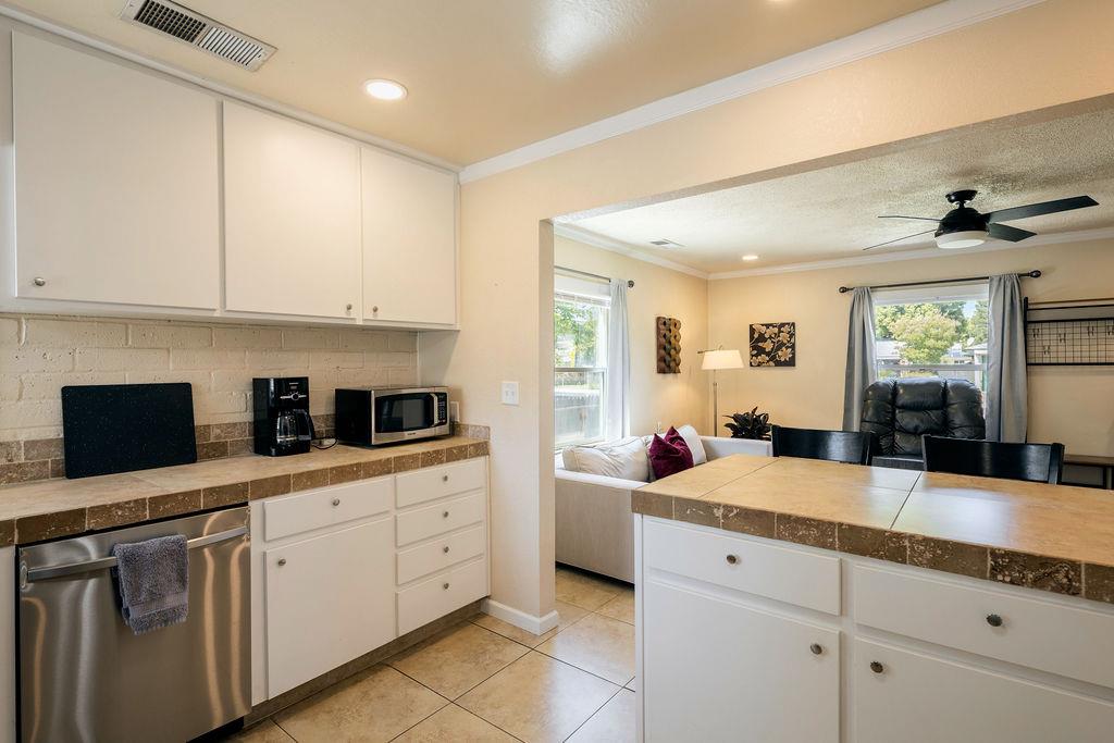 335 Oxford Ave, Clovis, CA 93612