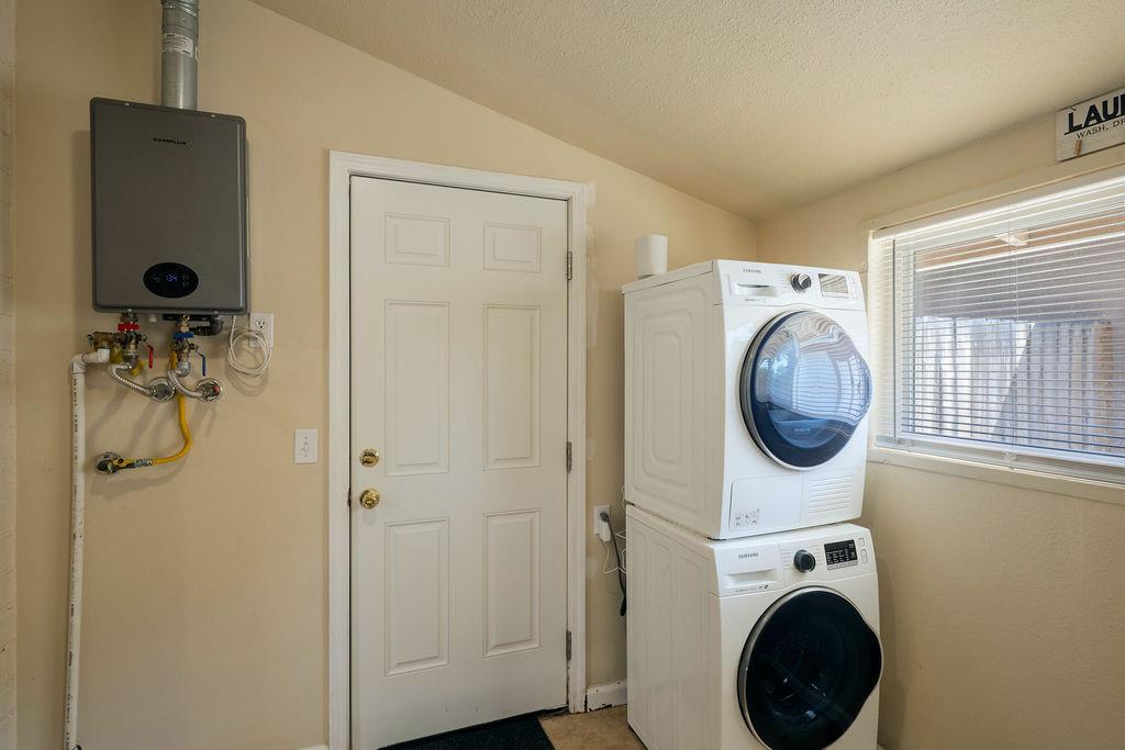 335 Oxford Ave, Clovis, CA 93612