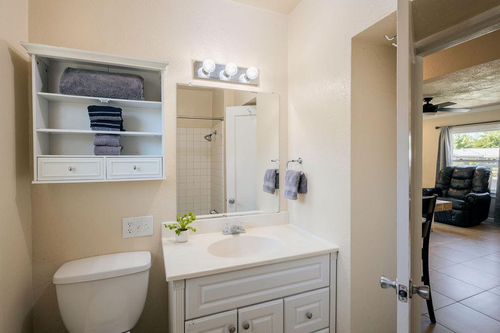 335 Oxford Ave, Clovis, CA 93612