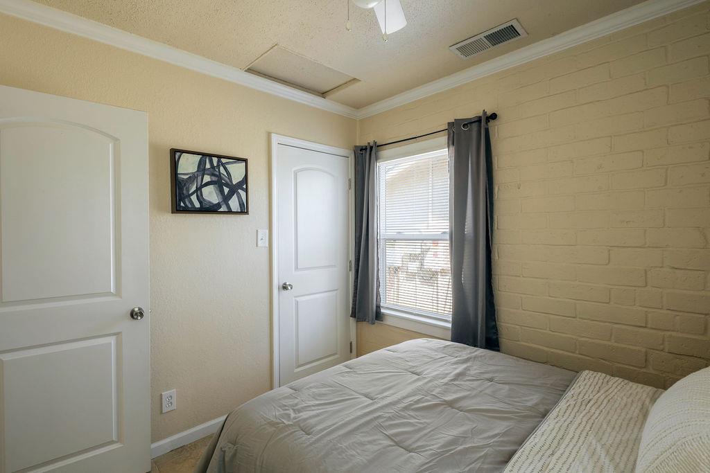 335 Oxford Ave, Clovis, CA 93612
