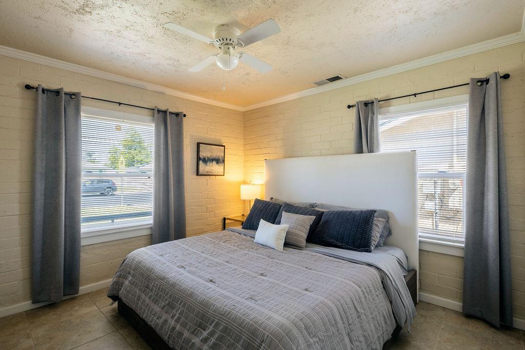 335 Oxford Ave, Clovis, CA 93612