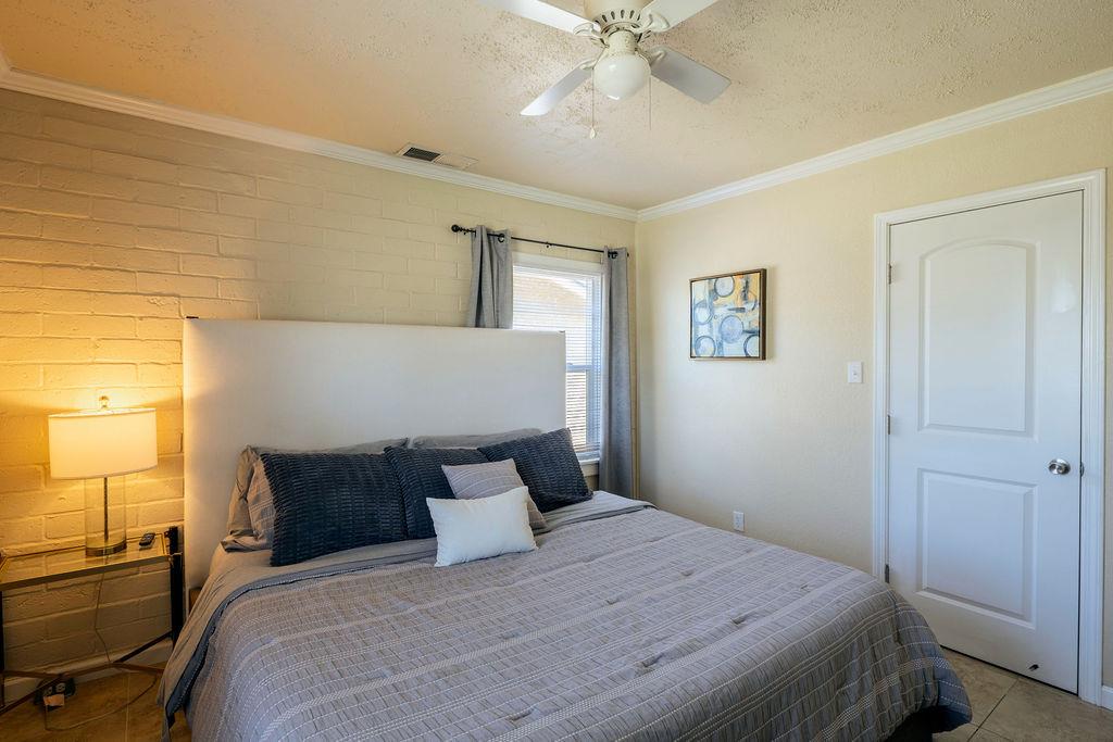 335 Oxford Ave, Clovis, CA 93612