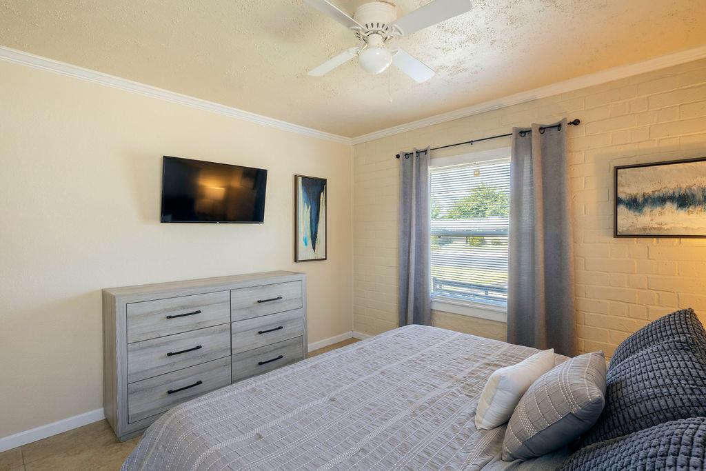 335 Oxford Ave, Clovis, CA 93612