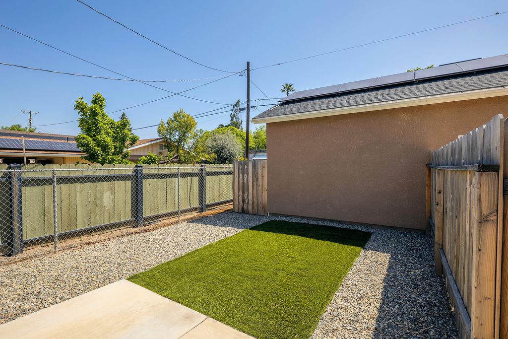 335 Oxford Ave, Clovis, CA 93612