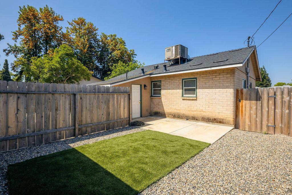 335 Oxford Ave, Clovis, CA 93612
