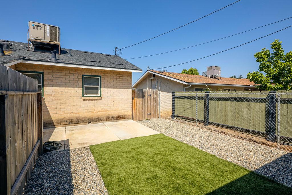 335 Oxford Ave, Clovis, CA 93612