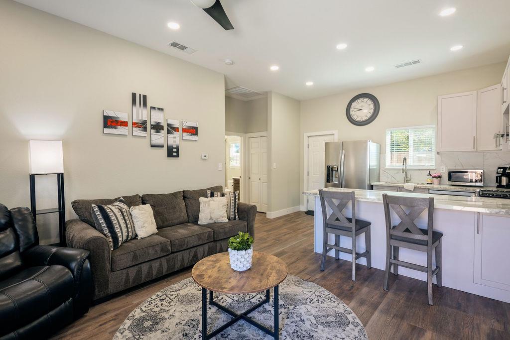 335 Oxford Ave, Clovis, CA 93612