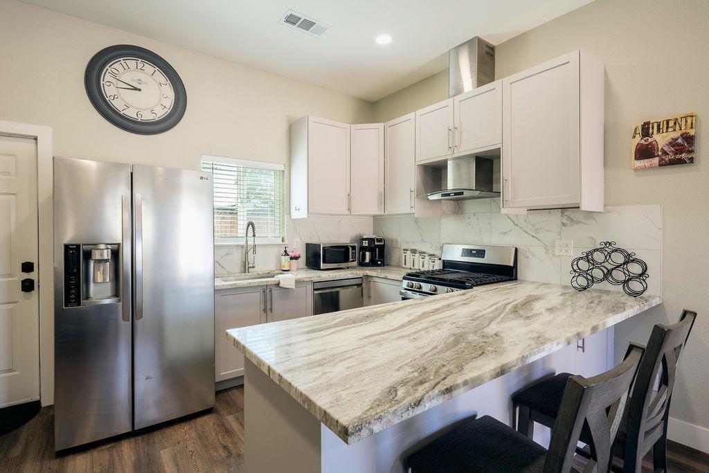 335 Oxford Ave, Clovis, CA 93612