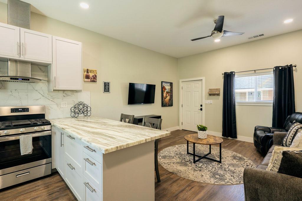 335 Oxford Ave, Clovis, CA 93612