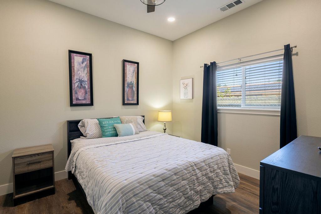 335 Oxford Ave, Clovis, CA 93612