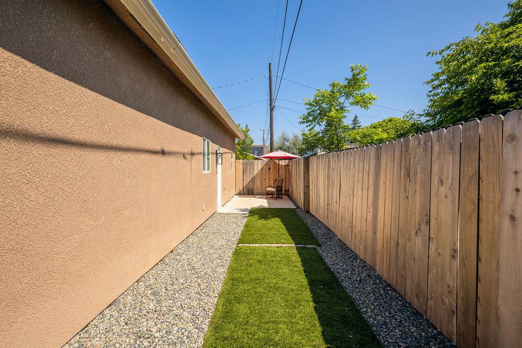 335 Oxford Ave, Clovis, CA 93612