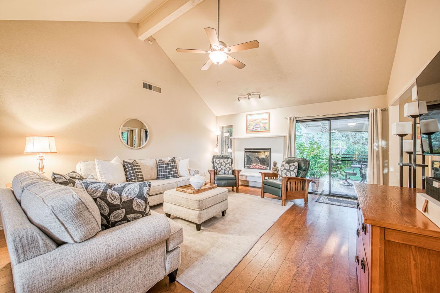 6568 N Farris Ave, Fresno, CA 93711