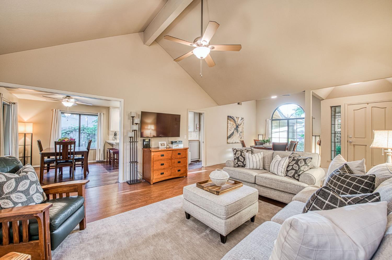 6568 N Farris Ave, Fresno, CA 93711