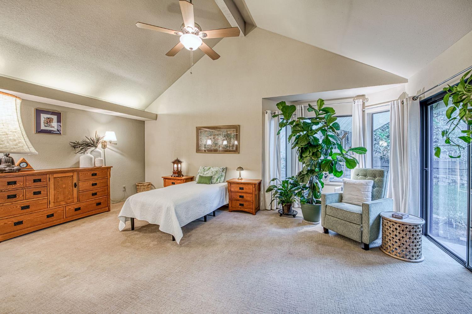 6568 N Farris Ave, Fresno, CA 93711