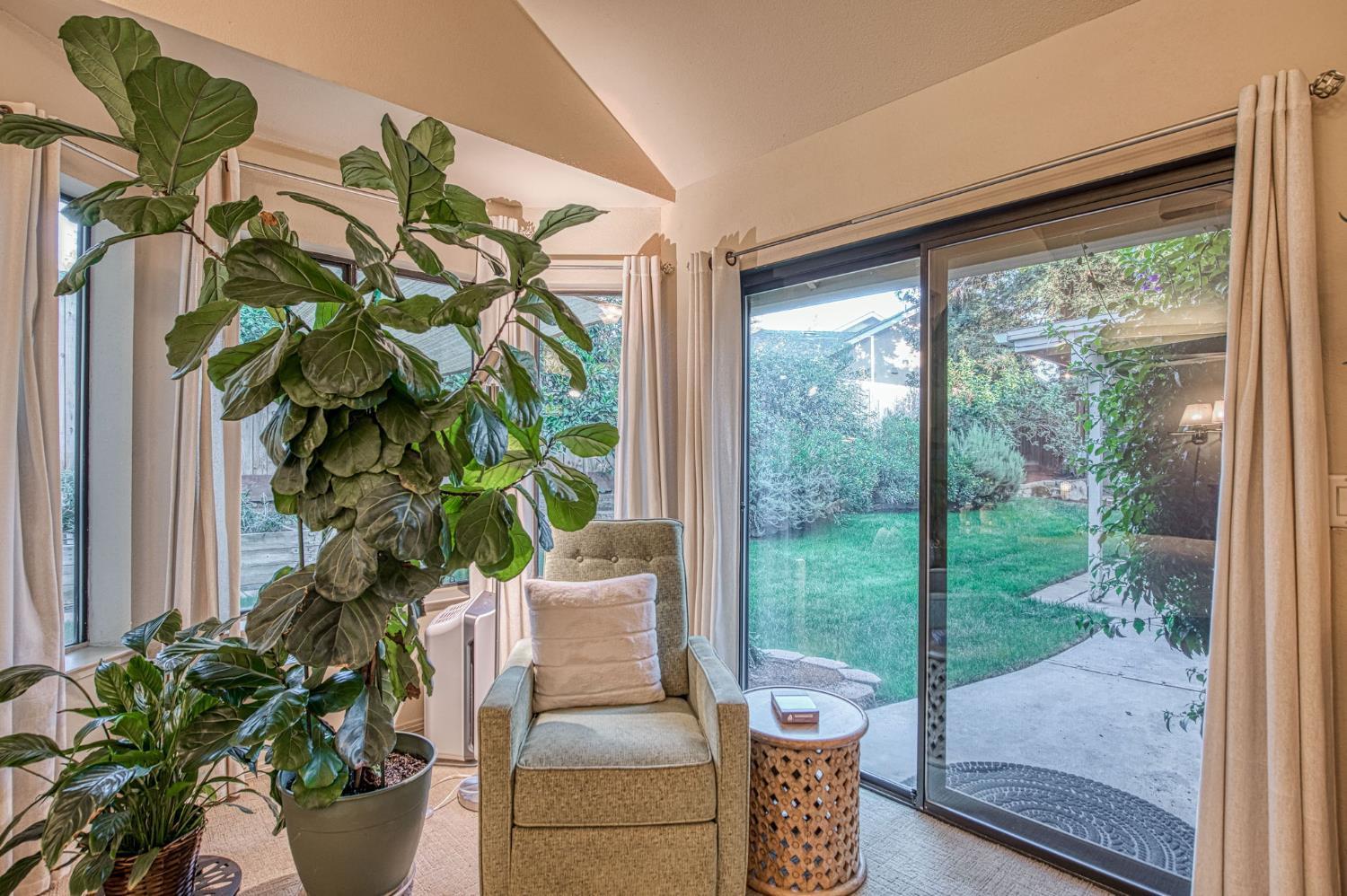 6568 N Farris Ave, Fresno, CA 93711