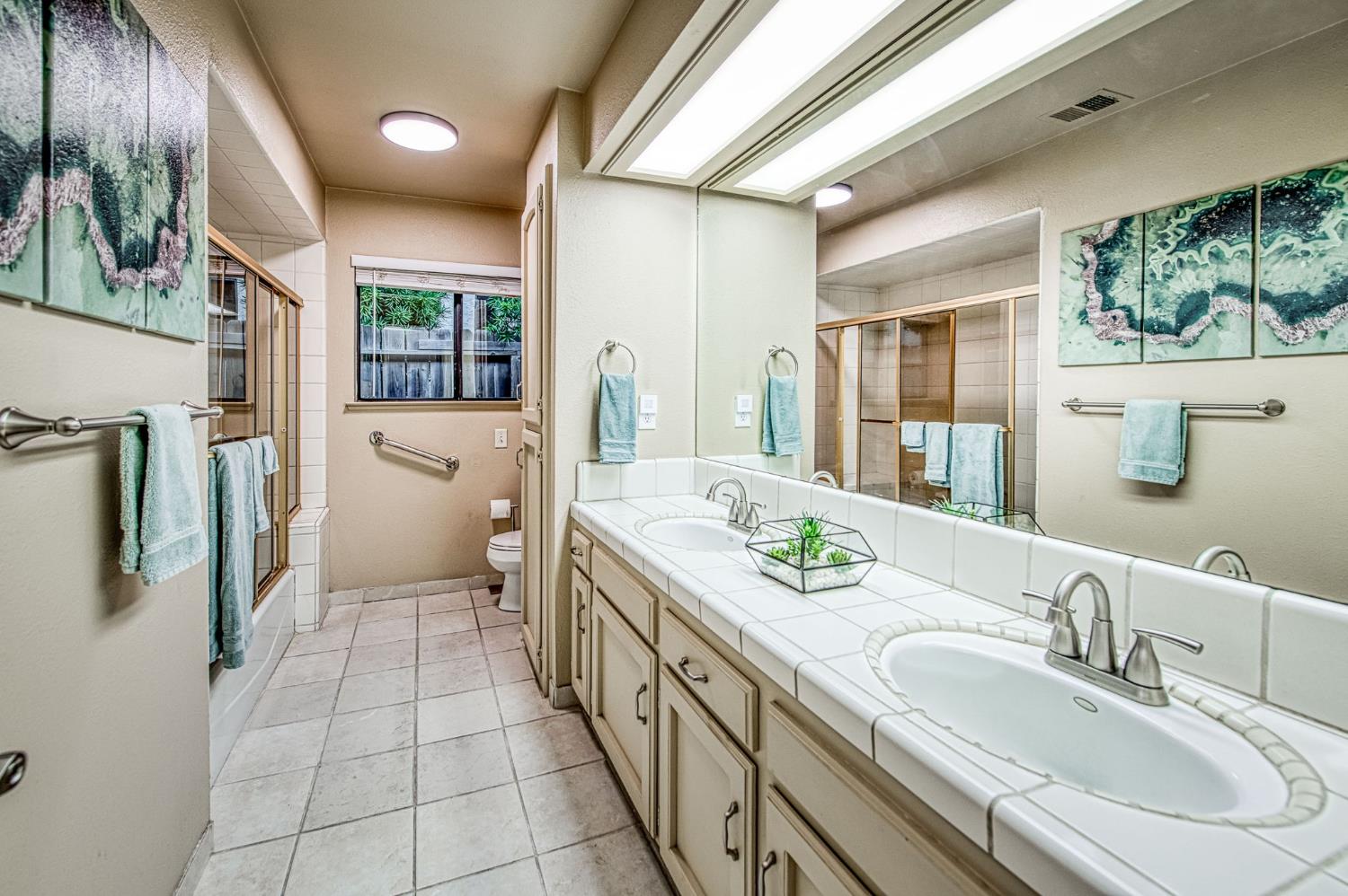 6568 N Farris Ave, Fresno, CA 93711