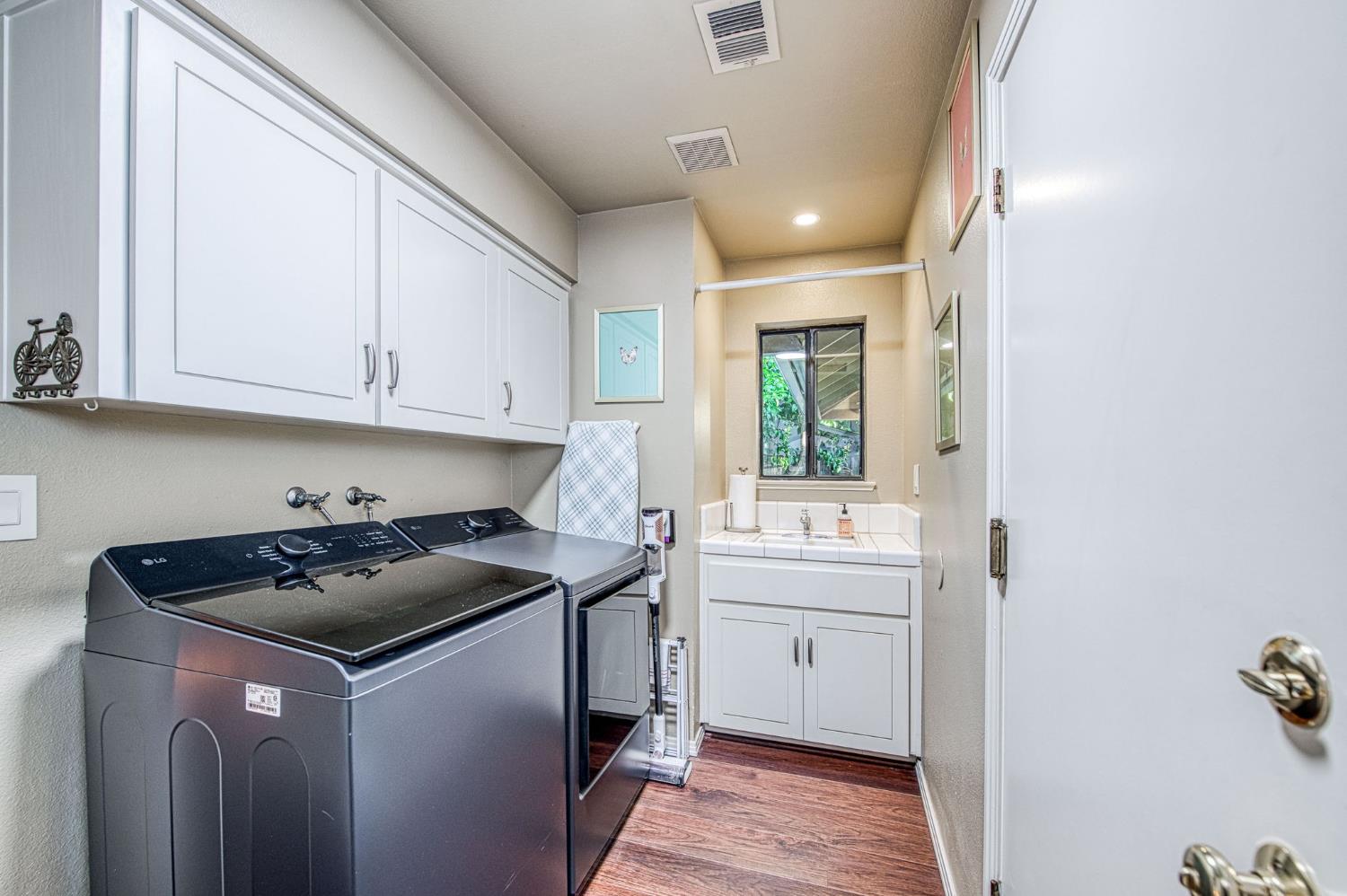 6568 N Farris Ave, Fresno, CA 93711