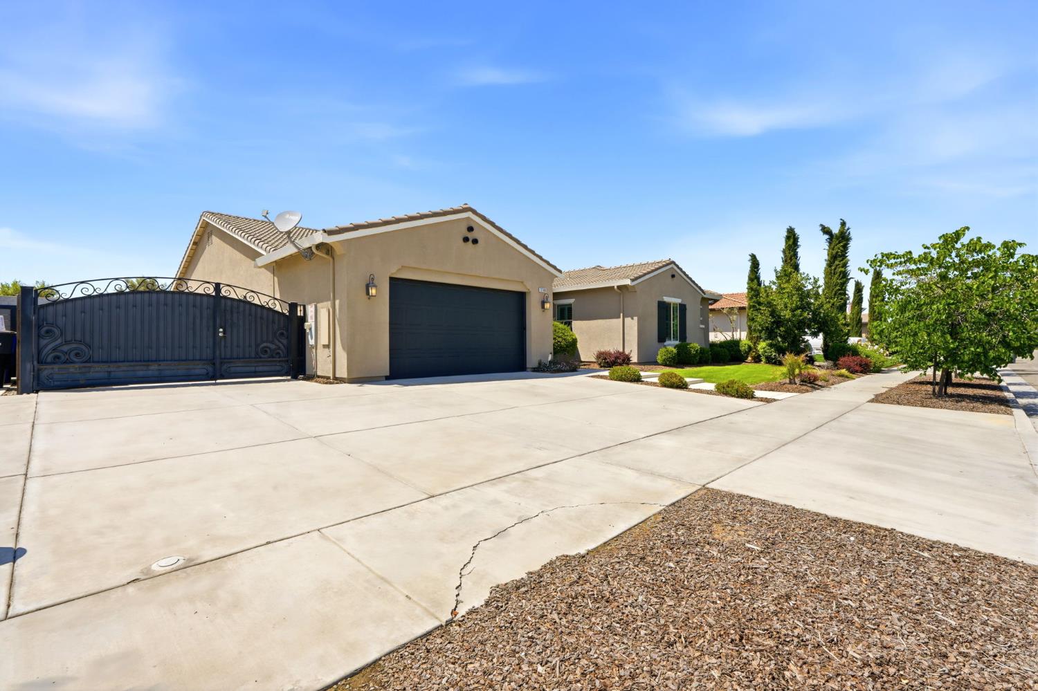 3368 N Discovery Way, Hanford, CA 93230