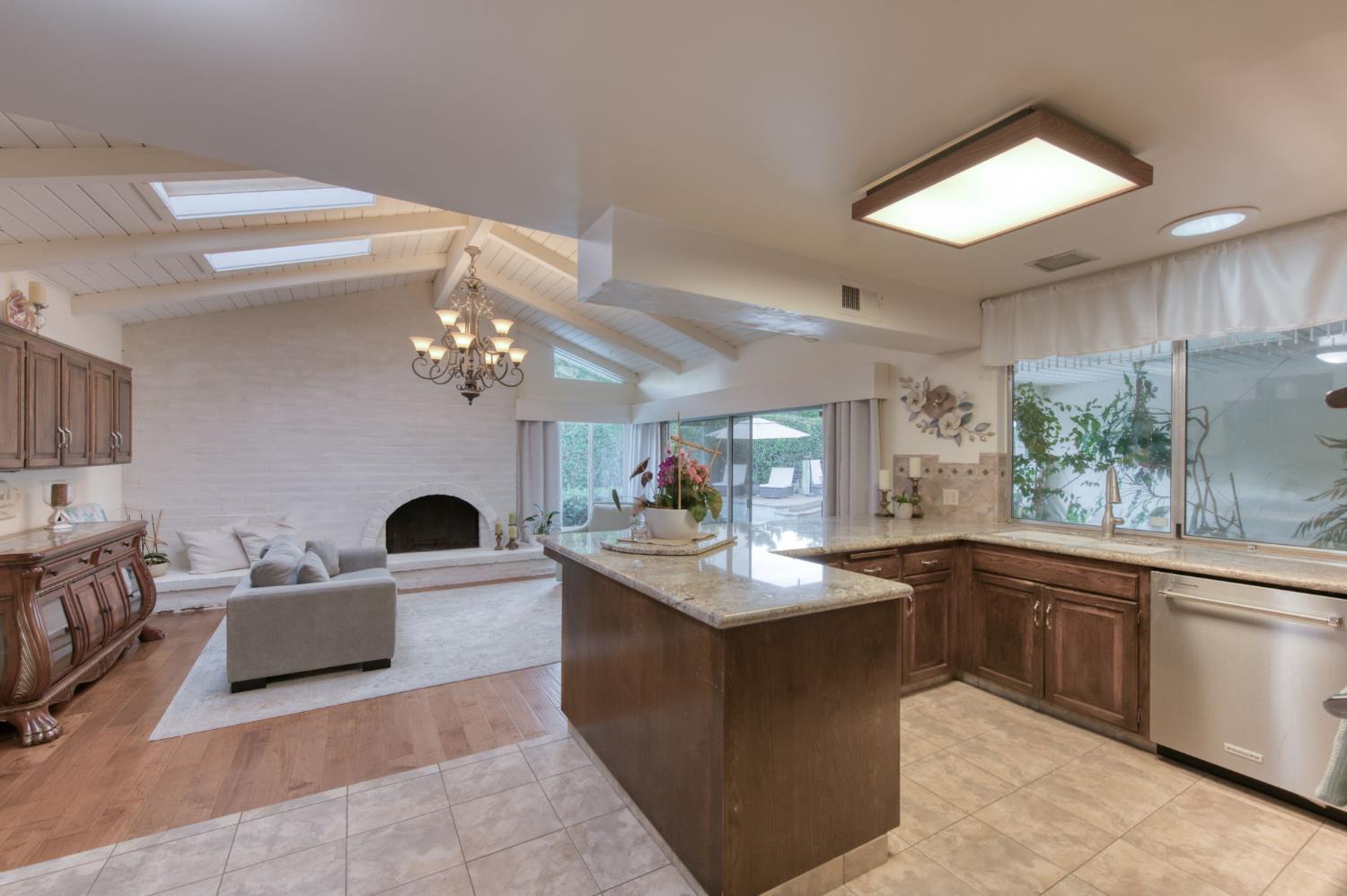 1687 W Dovewood, Fresno, CA 93711