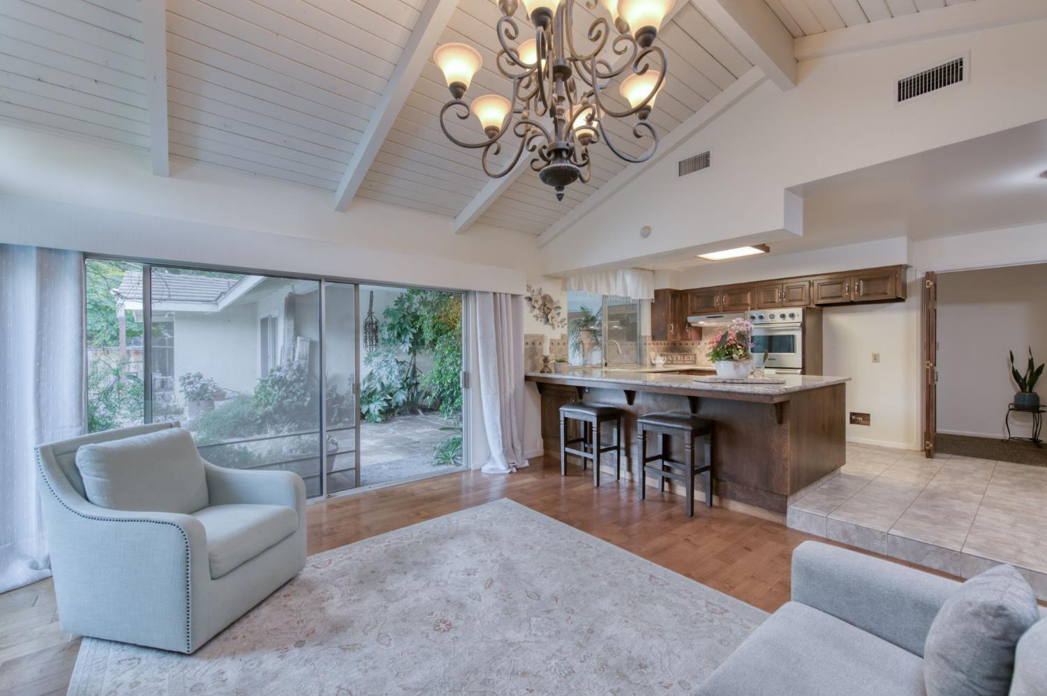 1687 W Dovewood, Fresno, CA 93711