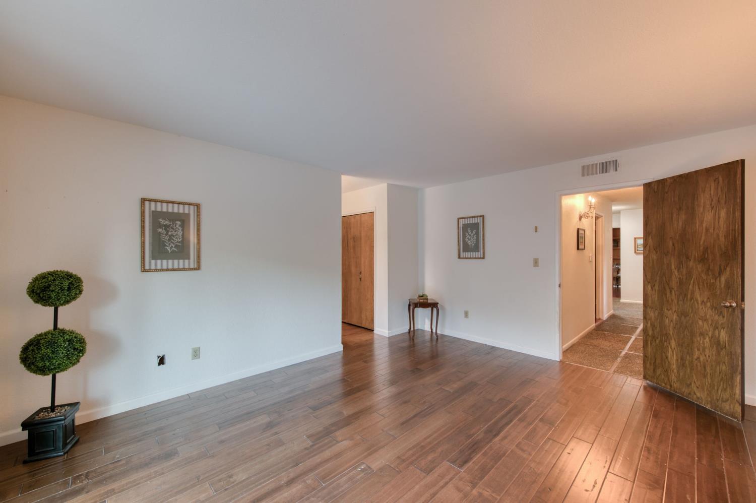1687 W Dovewood, Fresno, CA 93711