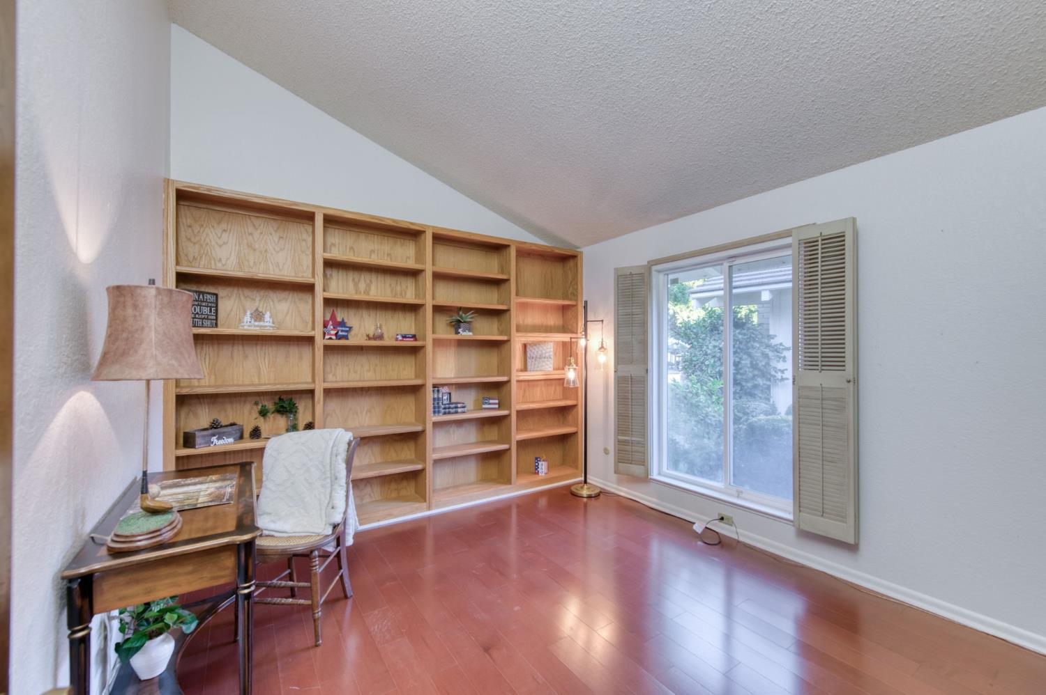 1687 W Dovewood, Fresno, CA 93711