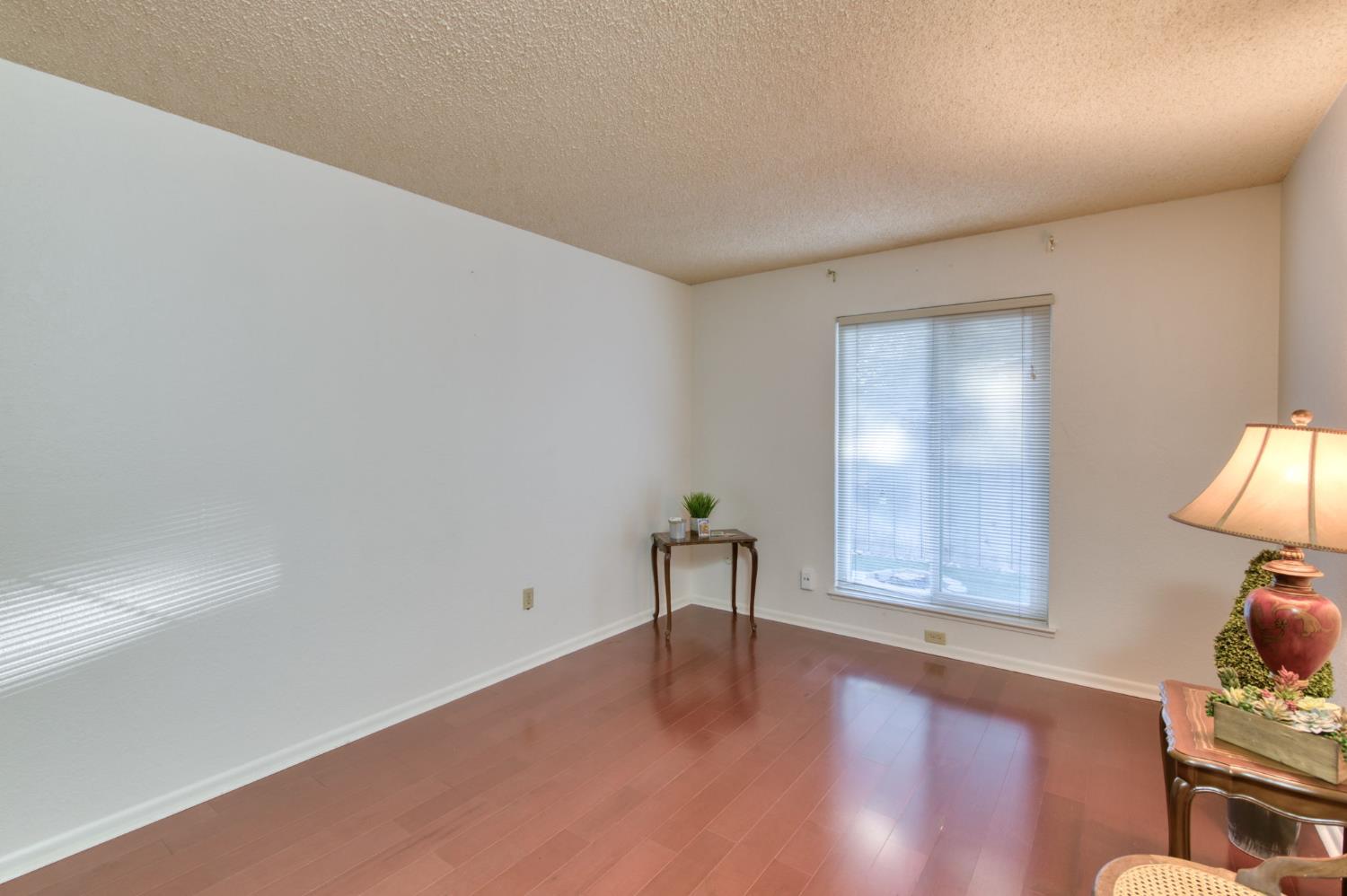 1687 W Dovewood, Fresno, CA 93711