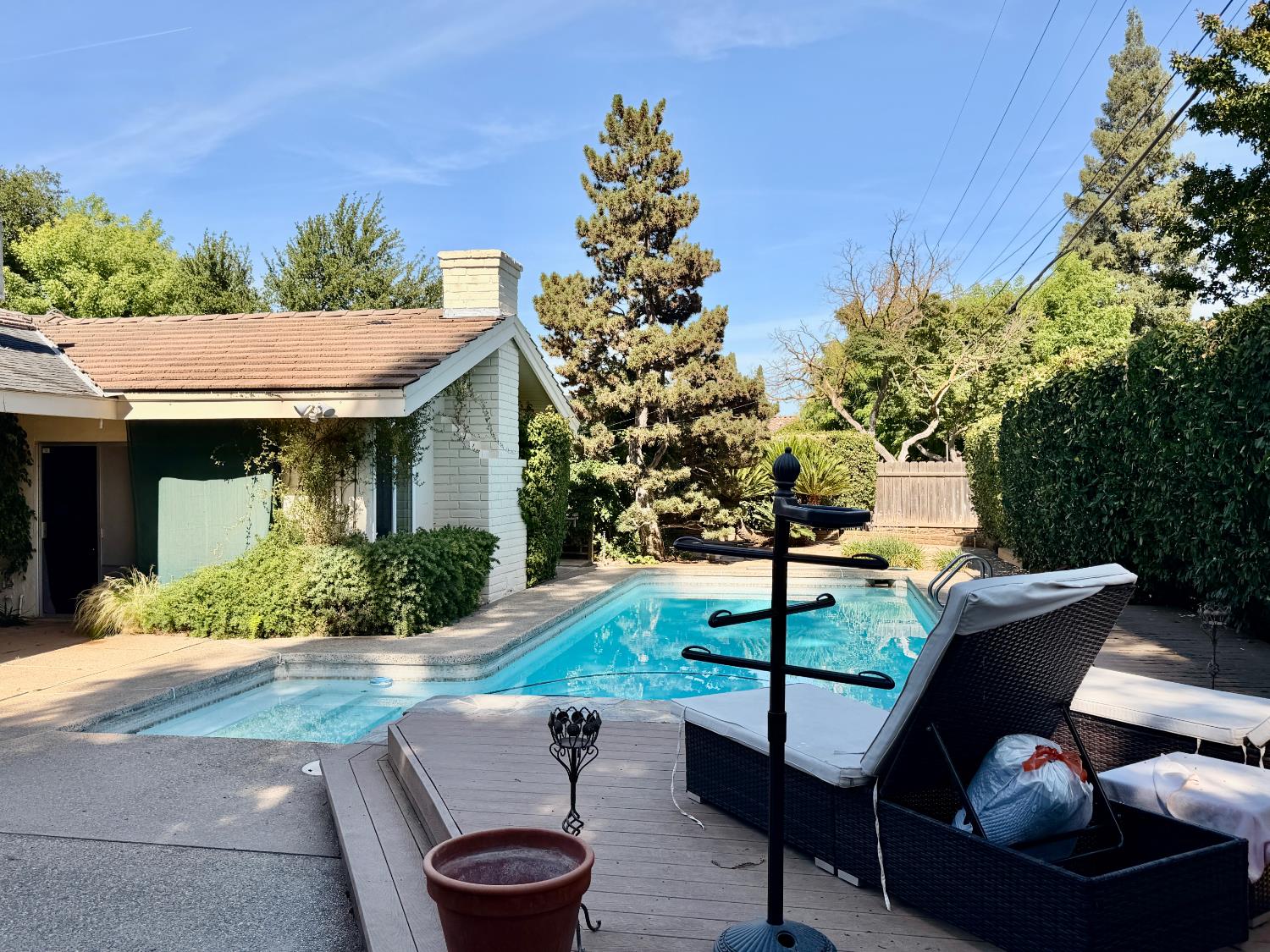 1687 W Dovewood, Fresno, CA 93711