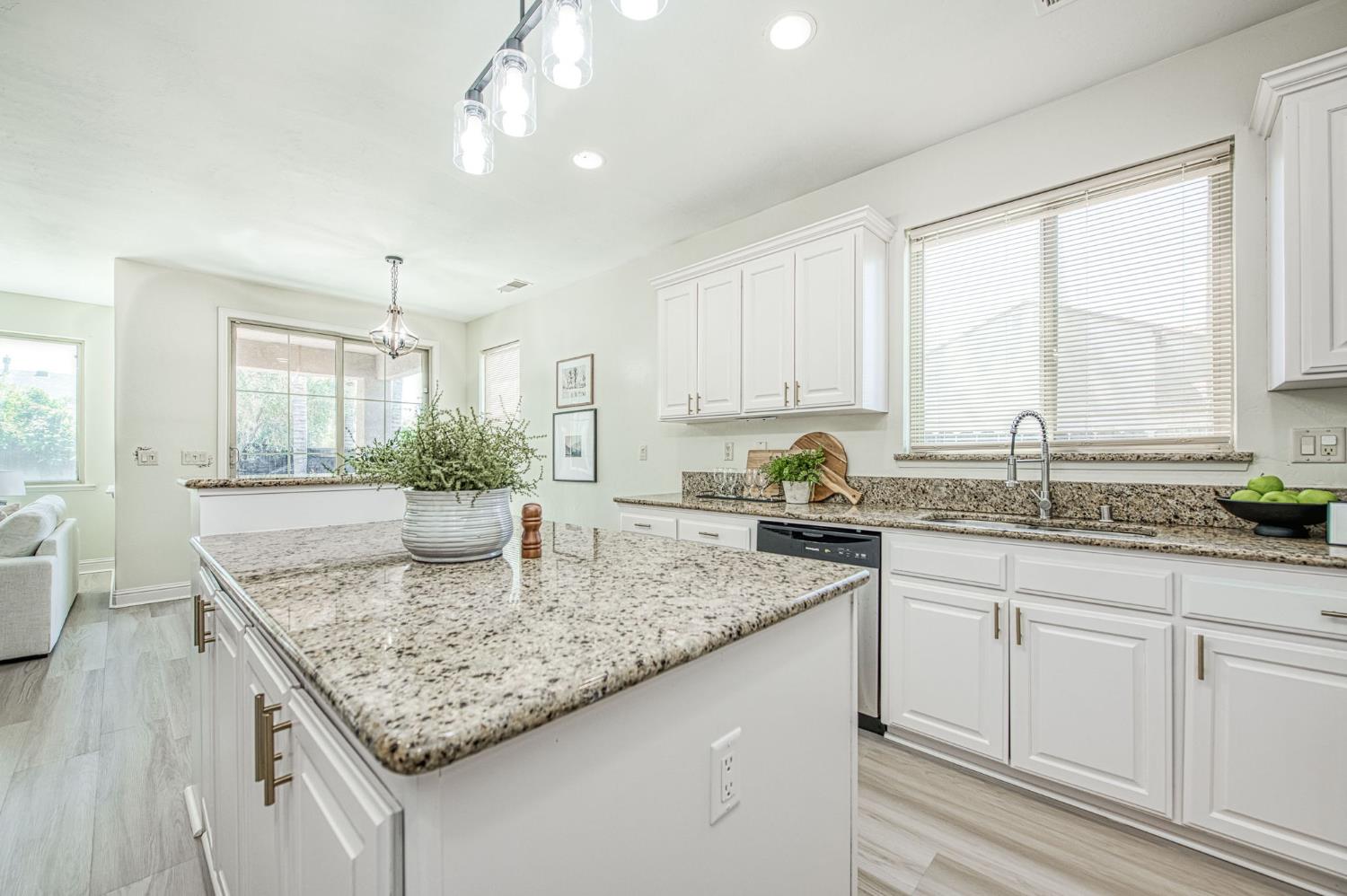 5860 E Byrd Ave, Fresno, CA 93727