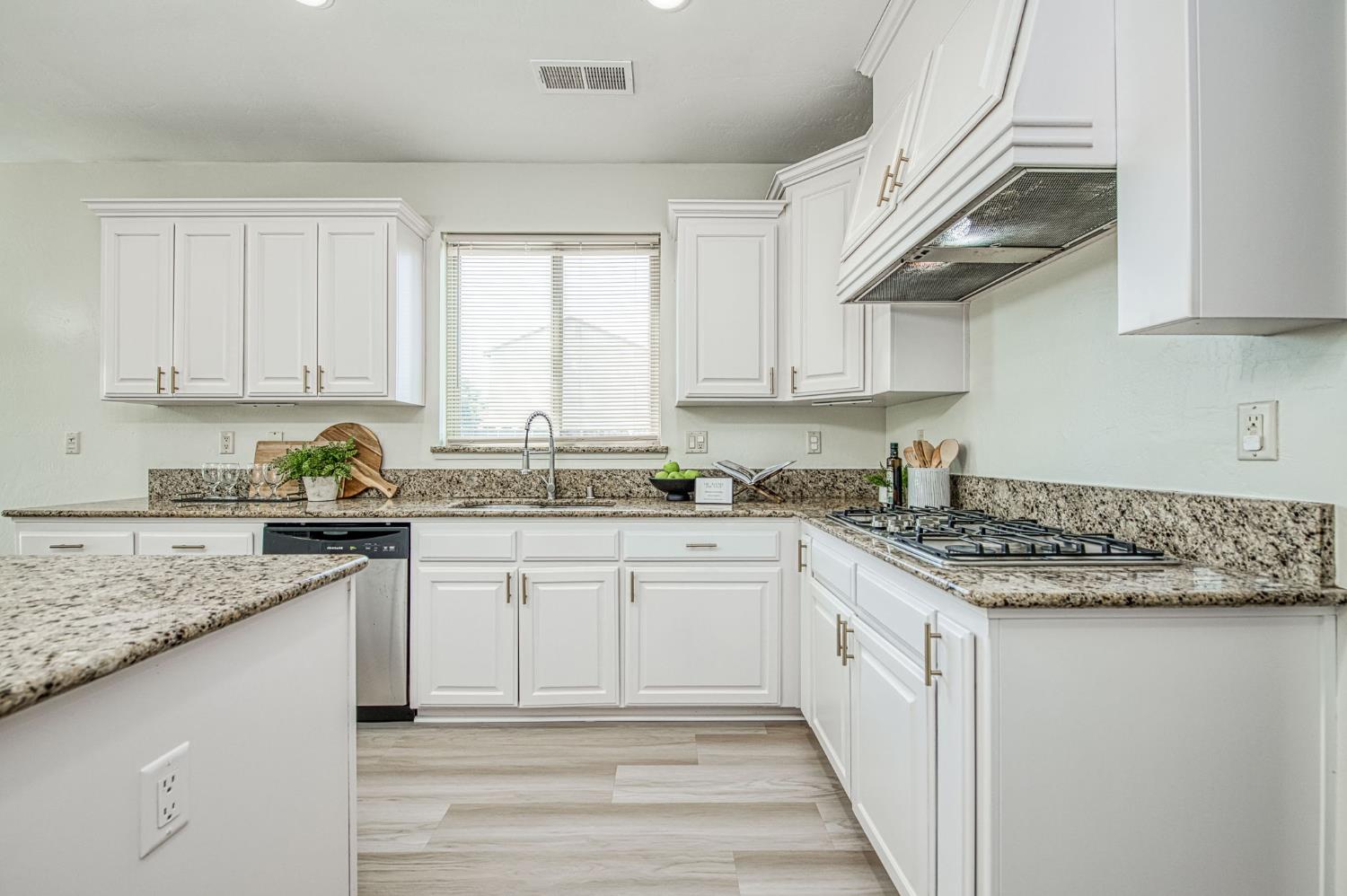 5860 E Byrd Ave, Fresno, CA 93727