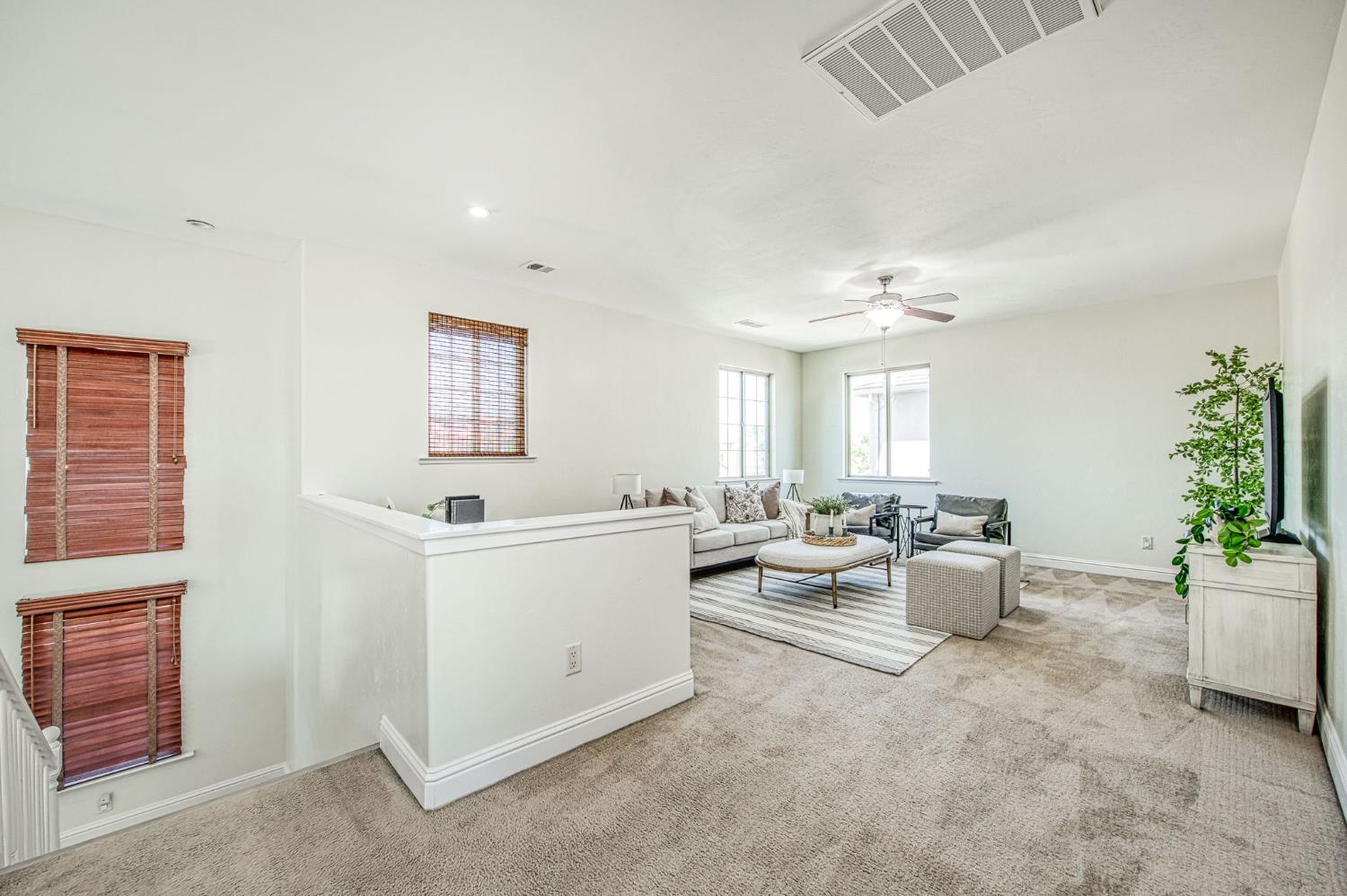 5860 E Byrd Ave, Fresno, CA 93727