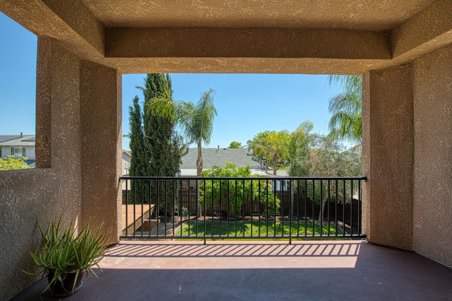 5860 E Byrd Ave, Fresno, CA 93727
