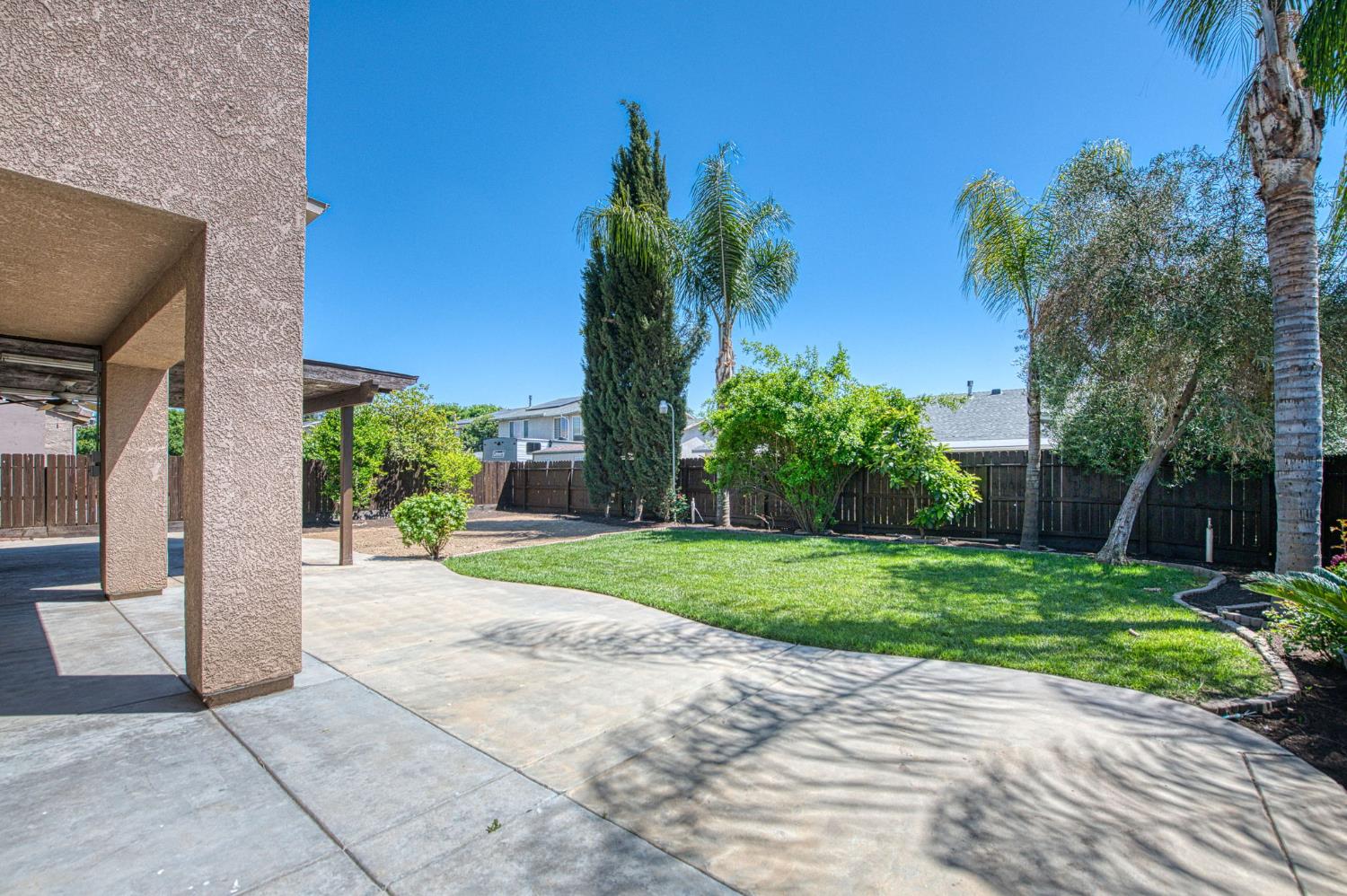 5860 E Byrd Ave, Fresno, CA 93727