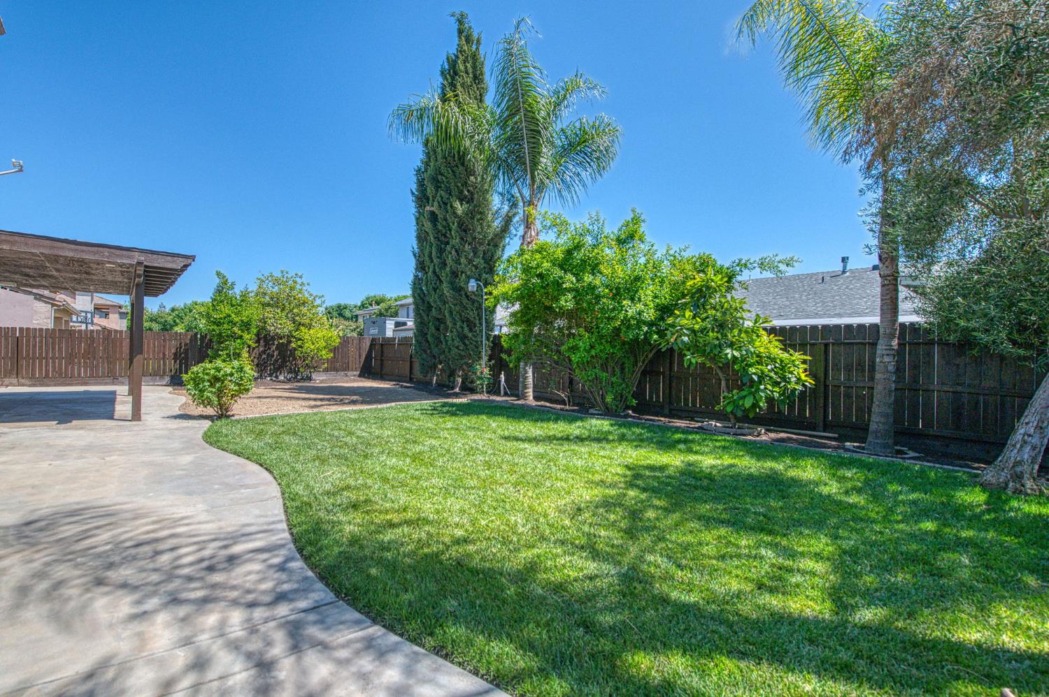 5860 E Byrd Ave, Fresno, CA 93727